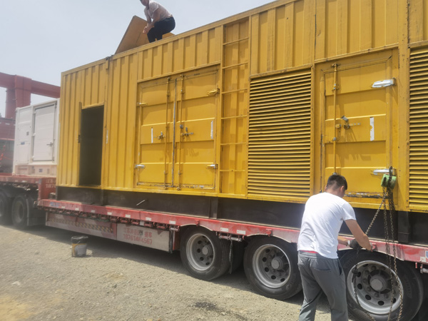 木里除了负载情况和发动机维护，还有哪些因素会影响 200kw 柴油发电机的油耗？