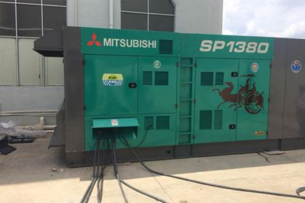 木里为什么有些柴油发电机组的输出电压可以调节？