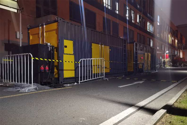 木里柴油发电机组的输出电压是如何调节的？