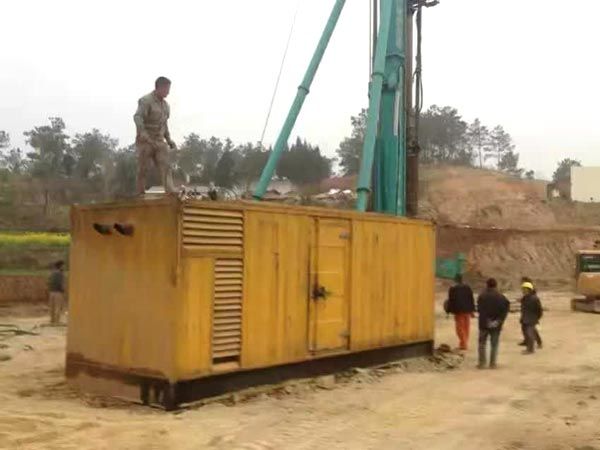 木里如何判断水冷式机油散热器密封件是否需要更换？