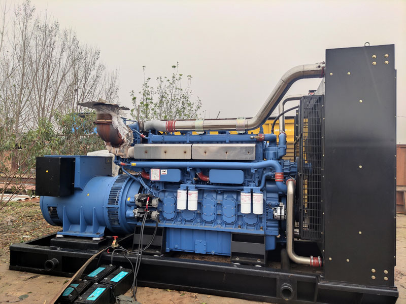 木里柴油发电机组更换机油时，应遵循哪些步骤？